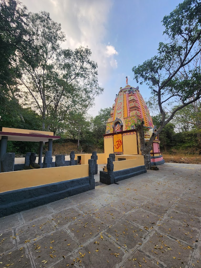 Shri Shankareshwar Mandir in Sakurde