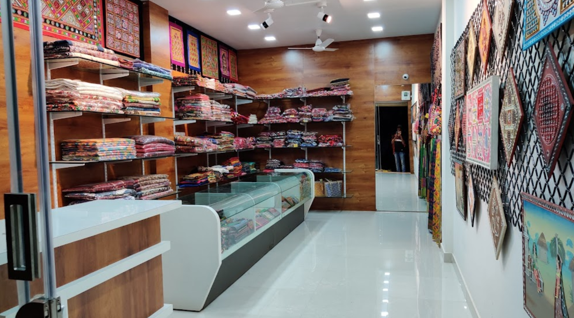 Street shopping at Bhujodi.