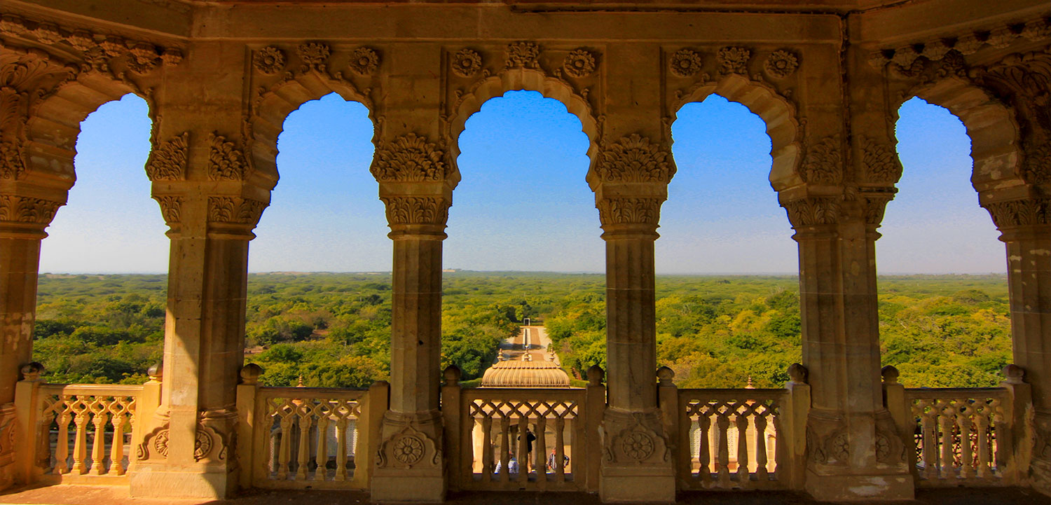 Vijay Vilas Palace
 https://www.gujarattourism.com/
