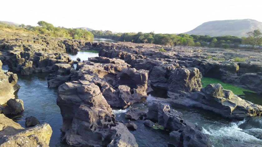 Kundmala potholes