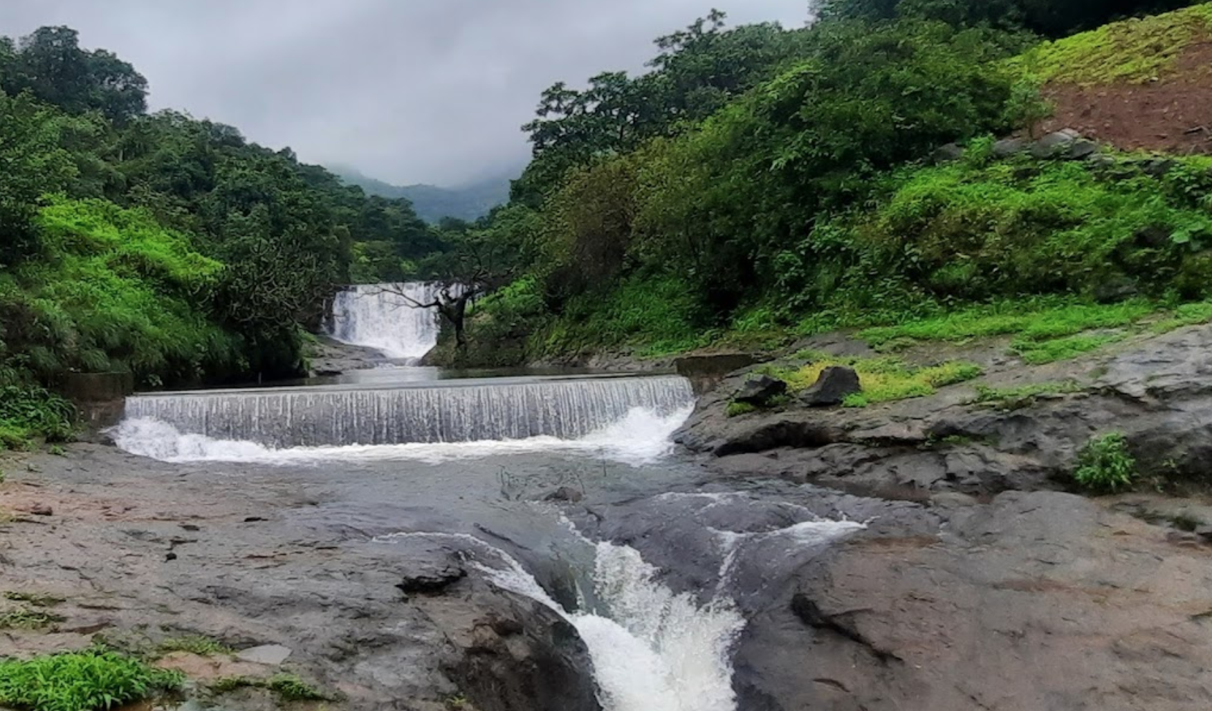 Fofsandi caves & waterfall 