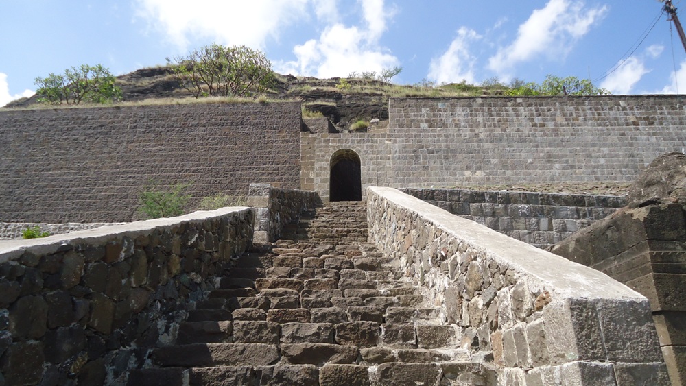 Entrance steps of Shri Takli Dhokeshwar Mandir