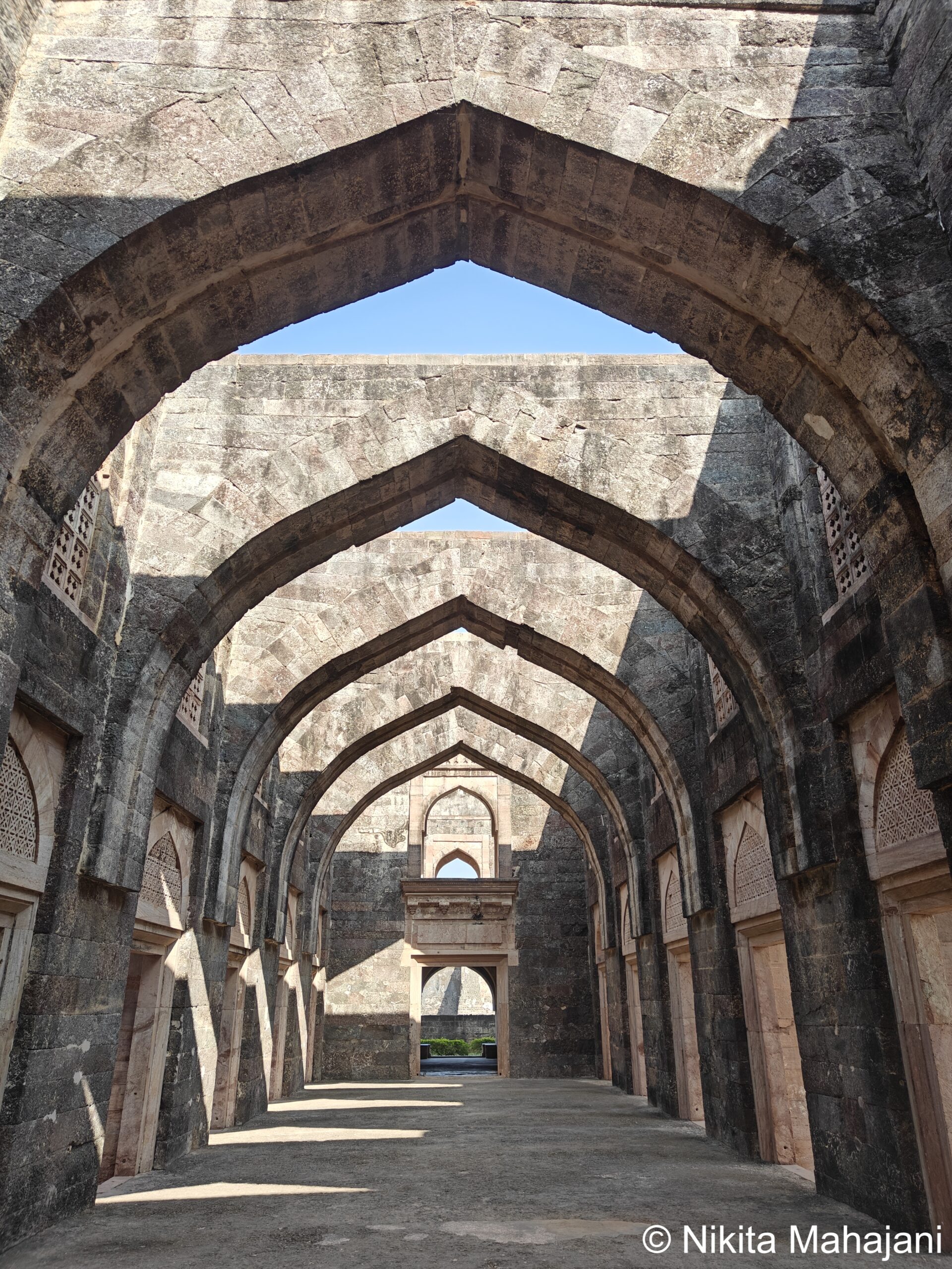 Hindola mahal, Mandu.