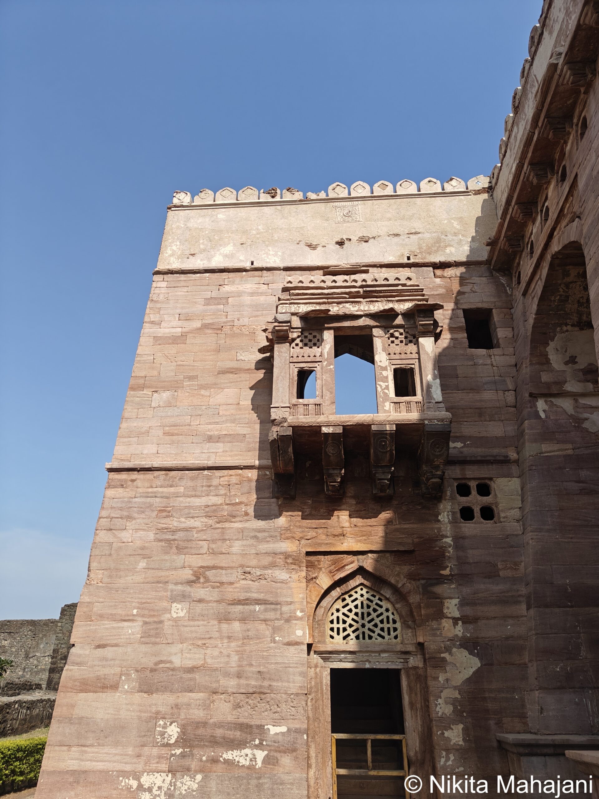 Hindola mahal, Mandu.