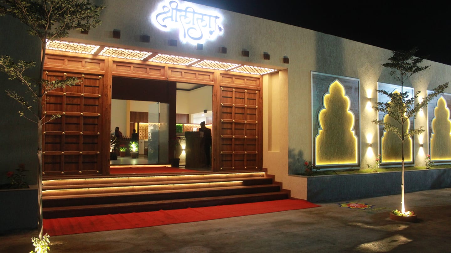 Hotel Shree Leela World veg cuisine, Uruli Kanchan.